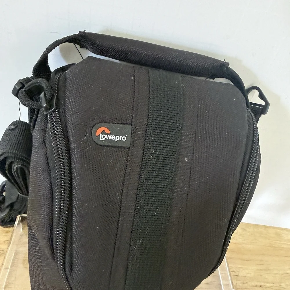 Lowepro Adventura Ultra Zoom 100 Camera Shoulder Bag for Mirrorless and Ultra-Zo